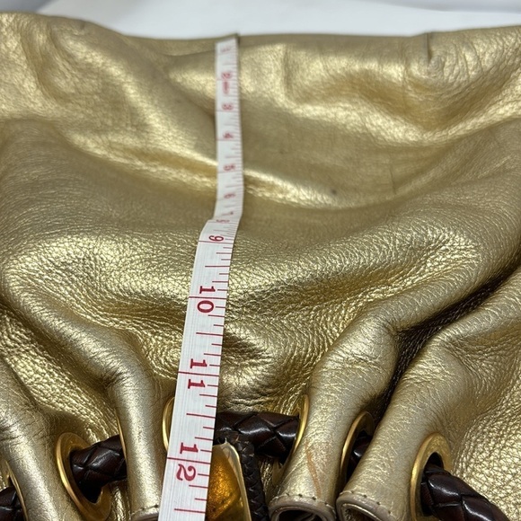 MICHAEL KORS hobo wide metal gold bag in a half circle with firm brown handle - Picture 11 of 12
